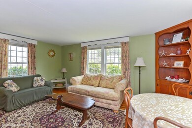 03_14LoraLane_10001_LivingRoom_MLSuse_15