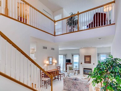 Beautiful 2 story entry way.  Very open and great 