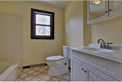 359 Village St, Medway, MA 02053 - photo 7