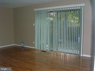 6006 Forrest Hollow Ln, Springfield, VA 22152 - photo 4