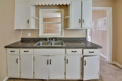 215 Lincoln St, Jackson, TN 38301 - photo 5