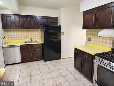 13111 Parkland Dr, Rockville, MD 20853 - photo 7