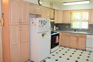 41 Foote Ave, Staten Island, NY 10301 - photo 2