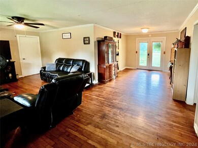 Entry to Family and Dining Rooms