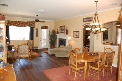 05 Living & Dining Area