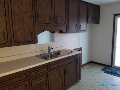 2719 114th St, Toledo, OH 43611 - photo 3