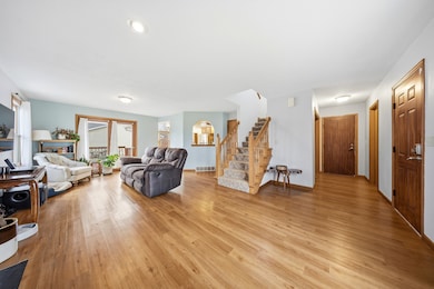 300 Forest Dr, Kirkland, IL 60146 - photo 2