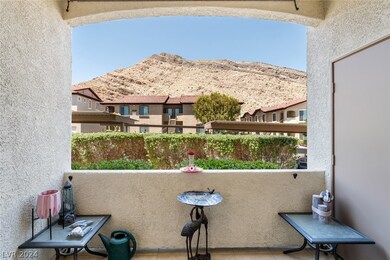 1st Floor Condo with Amazing Mountain Views