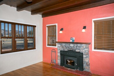 Living room / fireplace