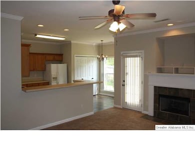 Bright Airy , Open Kitchen