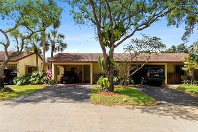 16263 Laurel Dr unit 10, Weston, FL 33326 - photo 2