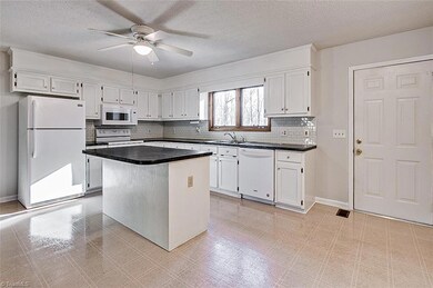 2153 Tot Hill Farm Rd, Asheboro, NC 27205 - photo 4