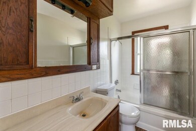 2814 W 13th St, Davenport, IA 52804 - photo 7