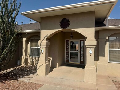 947 Playa Azul St, Alamogordo, NM 88310 - photo 2
