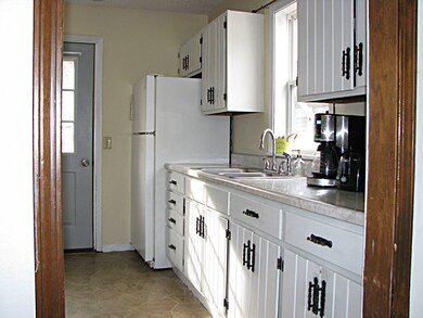 707 E Daggy St, Tuscola, IL 61953 - photo 6