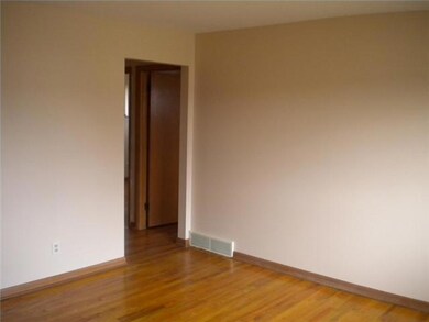 4457 Blythe Rd, Columbus, OH 43224 - photo 5