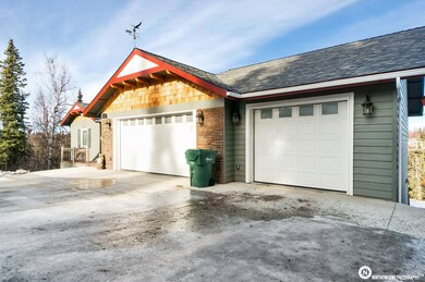 3_ExteriorGarageDriveway