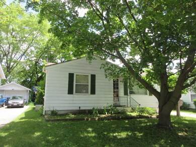 1813 N Jackson St, Waukegan, IL 60087 - photo 2