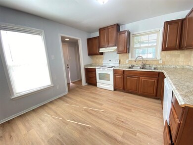 121 Reaves Ln, Hurst, TX 76053 - photo 7