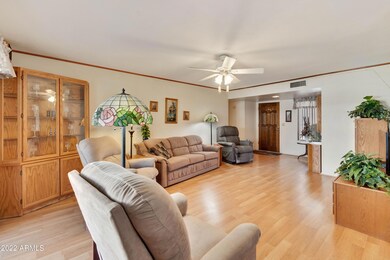Laminate floors Throughout