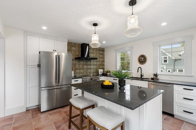 19 Linden St, Marblehead, MA 01945 - photo 7