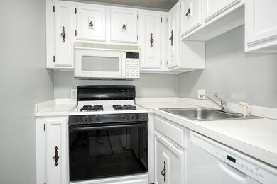 3 Karen Cir unit 21, Billerica, MA 01821 - photo 3