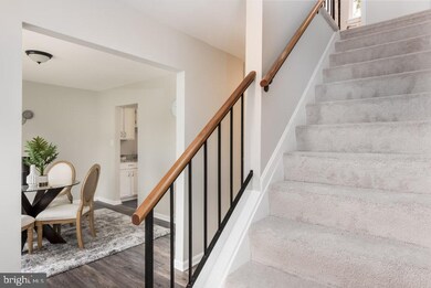 19040 Mcfarlin Dr, Germantown, MD 20874 - photo 2