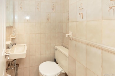 223 Ditmars St, Bronx, NY 10464 - photo 7