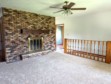 Living room w/fireplace