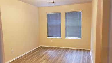 8947 Clearbourne Ln, Houston, TX 77075 - photo 5