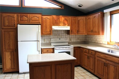 197 Ray Ave, Woonsocket, RI 02895 - photo 3