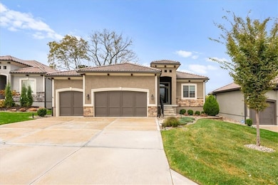 2110 NW Ashurst Dr, Lee's Summit, MO 64081 - photo 2