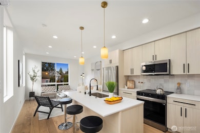 528 B N 72nd St, Seattle, WA 98103 - photo 4