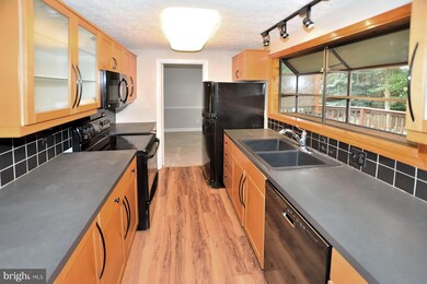 16023 Fairway Dr, Dumfries, VA 22025 - photo 7