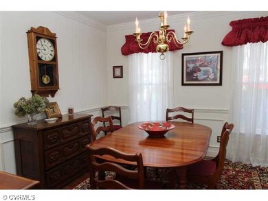 Dining Room - Formal Dining Room with Crown Moldin