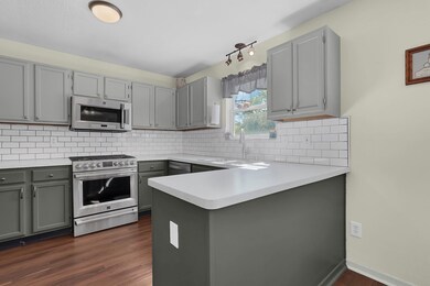 14-web-or-mls-6653-winbarr-way