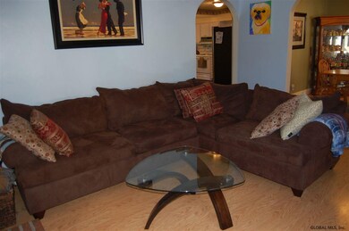 40 Pershing Dr, Schenectady, NY 12302 - photo 2