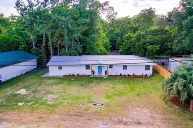 831 Gordon St, Blackshear, GA 31516 - photo 4