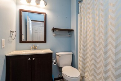 145 Split Oak Rd, Naperville, IL 60565 - photo 4