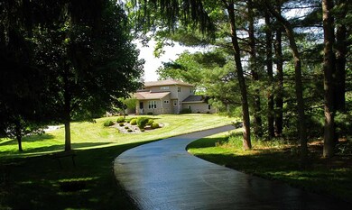 5708 Niagara Ct, Fitchburg, WI 53575 - photo 4