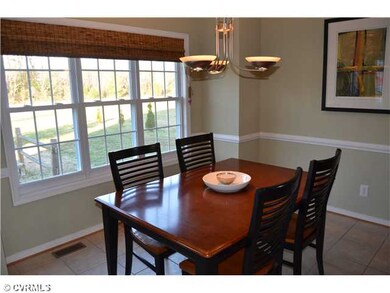 Breakfast Nook - Large eat-in kitchen with beautif