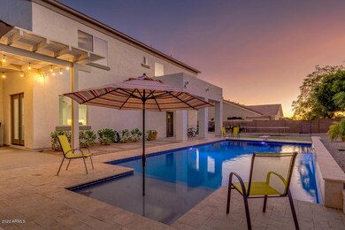 Diving pool / 1/3 acre lot +
