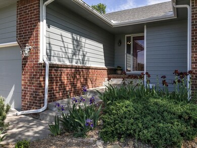 UPDATED SIDING & NEW EXTERIOR PAINT 2017, NEW ROOF