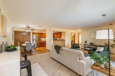 1083 Quinlan Dr unit C, Pewaukee, WI 53072 - photo 4