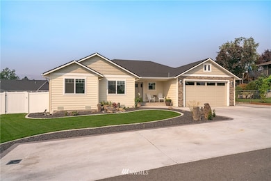 504 S James Ave, East Wenatchee, WA 98802 - photo 2