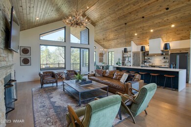 004_Living Room