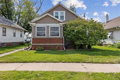 1926 Mallory St SW, Cedar Rapids, IA 52404 - photo 2