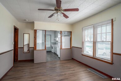 2207 W 51st St, Davenport, IA 52806 - photo 6