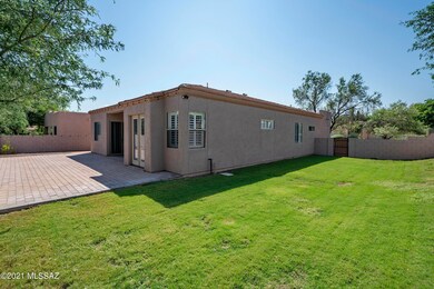Beutifully Landscaped Yard