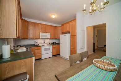Eat-in Kitchen